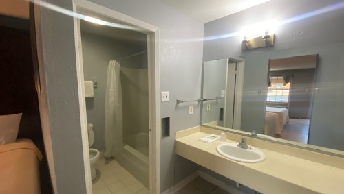 Non Smoking Double Bed Suite Kitchenette Photo 4