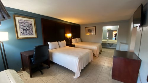 Non Smoking Double Bed Suite Kitchenette Photo 1