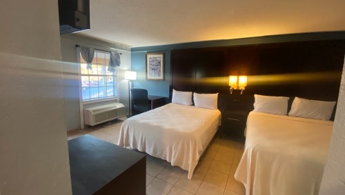 Non Smoking Double Bed Suite Kitchenette Photo 2